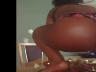 Noir femme pets endless en son rose string: gratuit cochon vidéo df