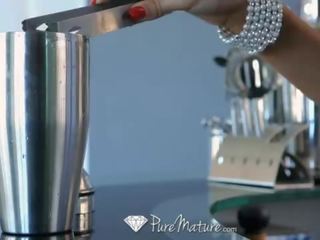 Hd pura maturidade - exótico anissa kate serves bebidas a partir de dela cona