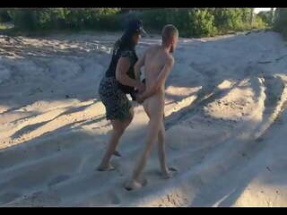 Policewoman prepares людина роздягання голий на a публічний пляж – | xhamster