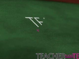 Lærer fucks tenåringer - høyskole fest deepthroating trekant